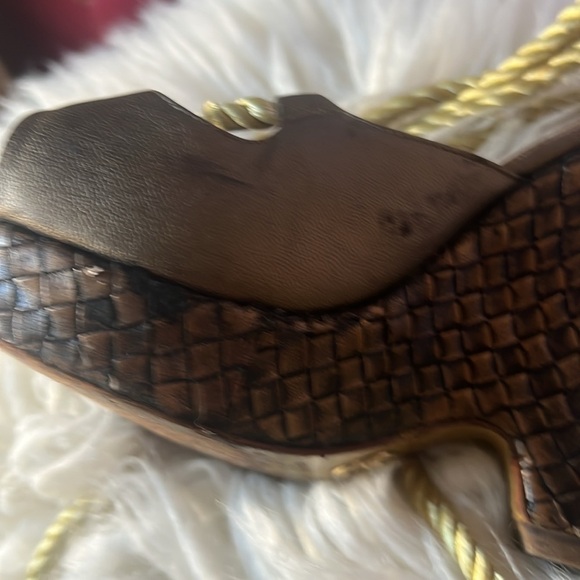 Sz9 Beyoncé’s House of Deréon gold, lace up, platform heels. - Picture 9 of 16